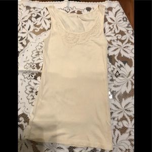 ♦️REDUCED♦️ NWOT cream tank w/ gorgeous neckline